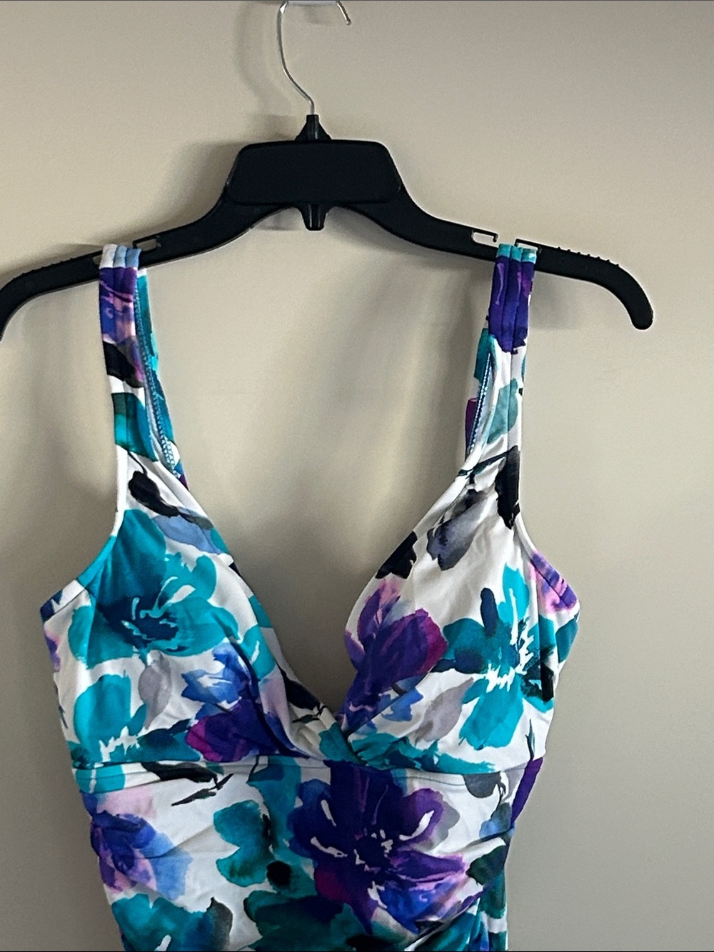 NWOT. Miracle suit Women’s one piece swimsuit in vibrant floral design. - Picture 2 of 11